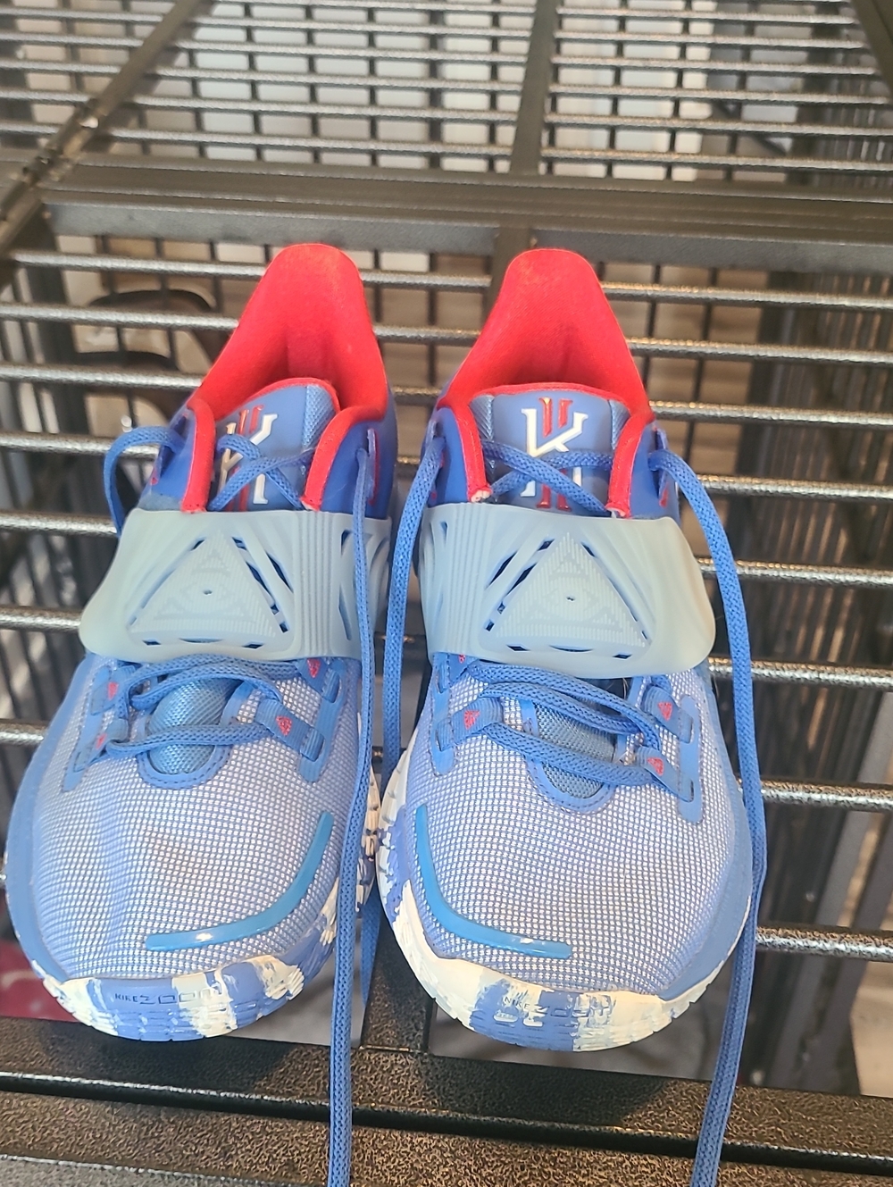 "Like New" Kyrie Irving Basketball Shoes